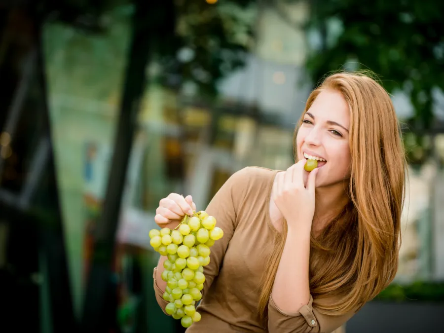 Imagem comer-uvas